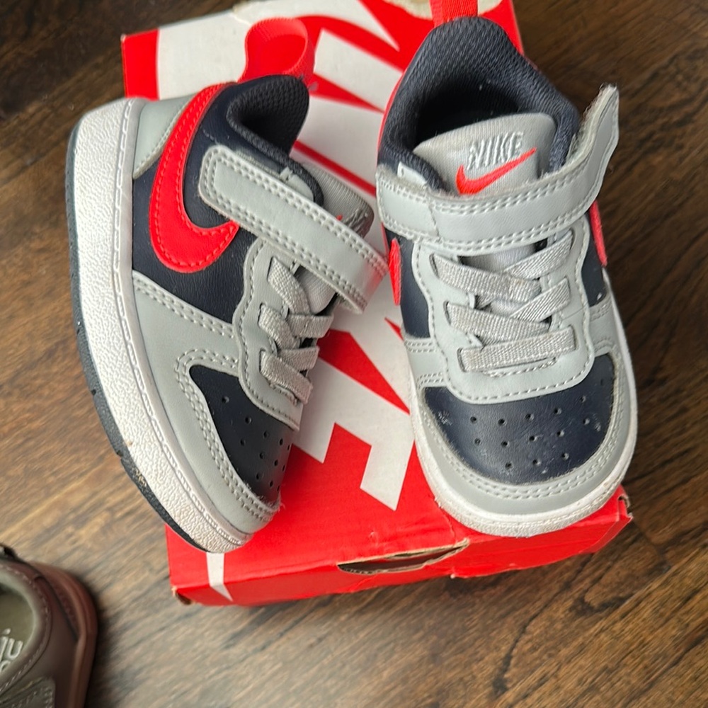 Nike Kids' Gray and Red Sneakers